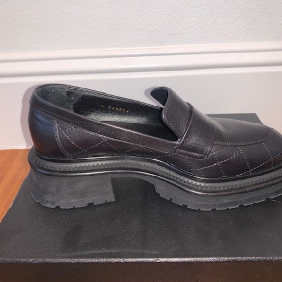 Chanel Interlocking & Quilted PatternCC Logo Loafers Women's Size: 8.5 | IT 38.5 - Picture 4 of 14